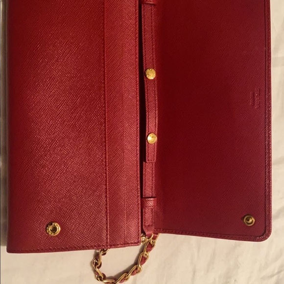Red Prada bag - Picture 4 of 6